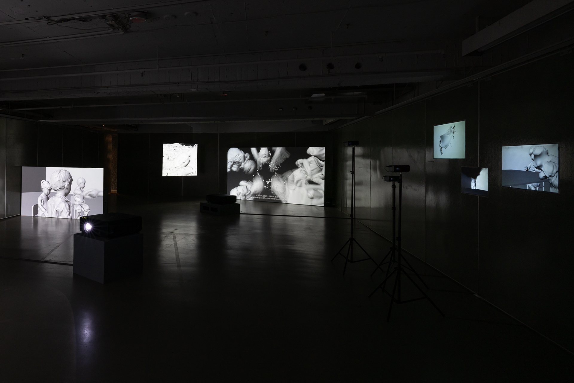 「災變論」展場一隅01 照片由汪正翔攝影，洪建全基金會提供