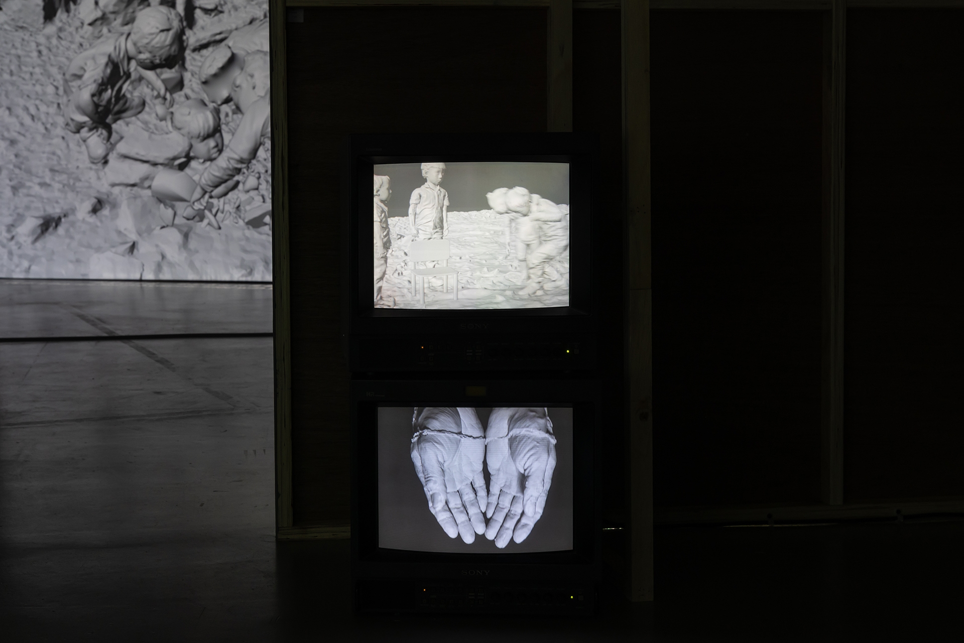 「災變論」展場一隅02 照片由汪正翔攝影，洪建全基金會提供