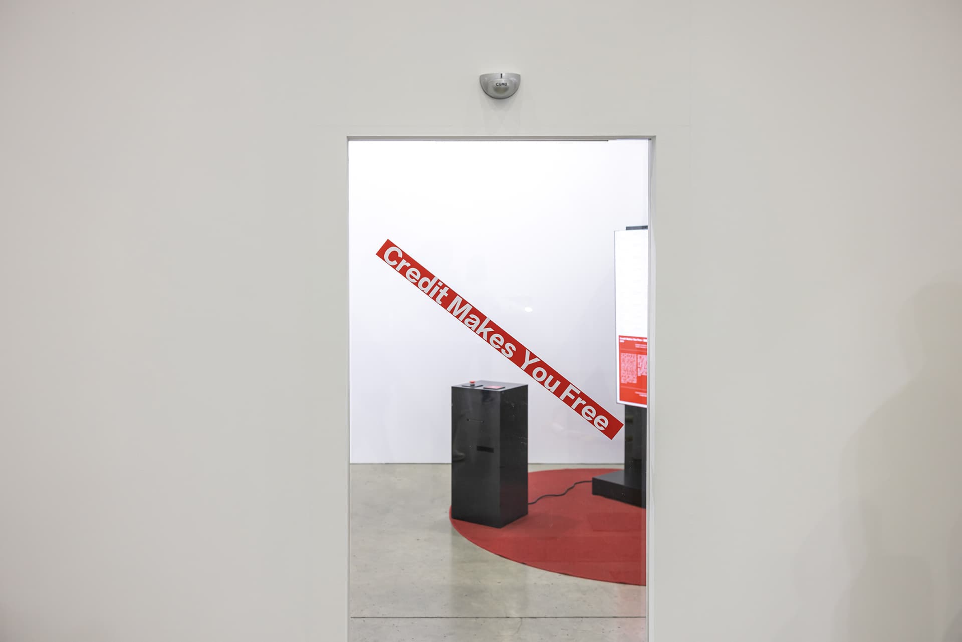 鄭先喻「我刷故我在」展覽現場 03 照片由汪正翔攝影，洪建全基金會提供